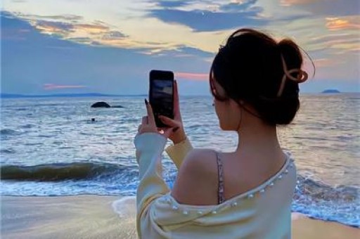 揭秘吃瓜群背后的真相：美女瓜友真能带来快乐吗？